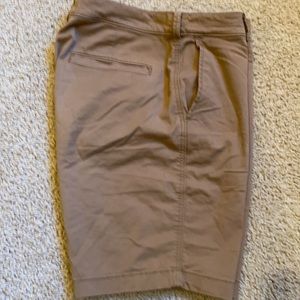Hollister CLASSIC FIT men’s kakhi/tan shorts. Size 30.